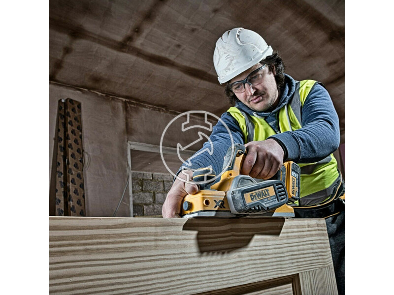 DCP580NT dewalt_dcp580nt_18v_xr_gyalu_2_mm_tstak_kofferben_3