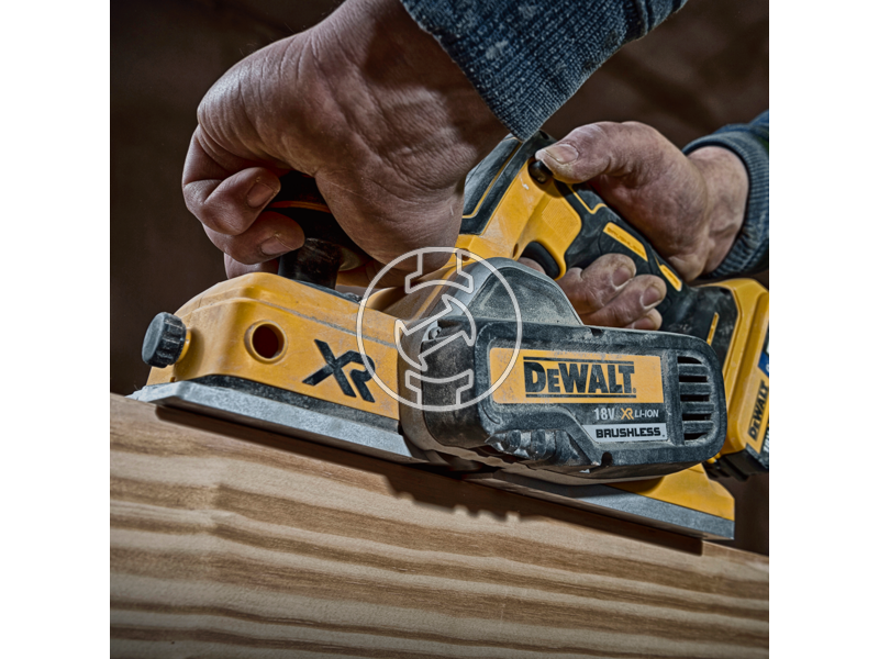 DCP580P2 dewalt_dcp580p2_18v_xr_brushless_planer_4