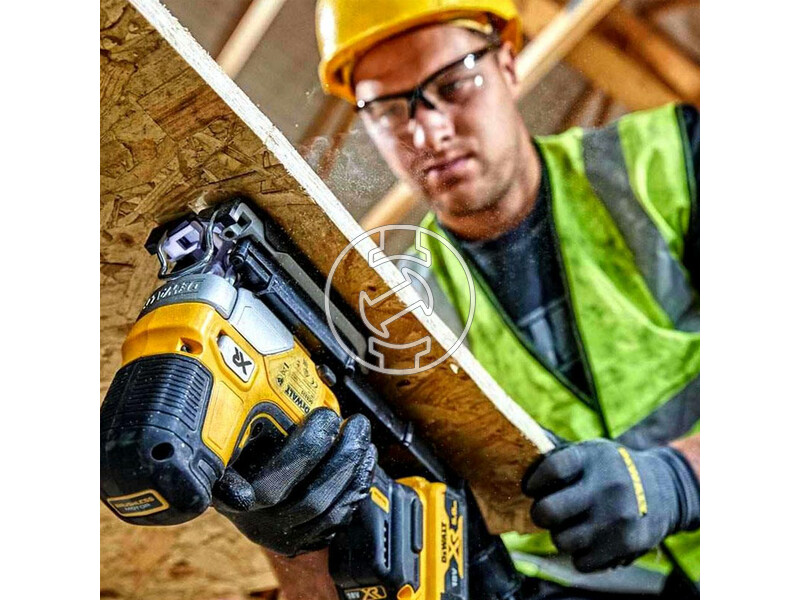 DCS335P2 dewalt_dcs335p2_qw_18v_xr_kefe_nelkuli_dekopirfuresz_6