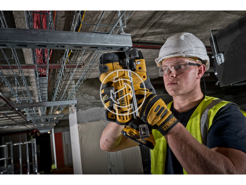 DCS350NT dewalt_dcs350nt_18v_xr_menetes_szar_vago_tstak_kofferben_4