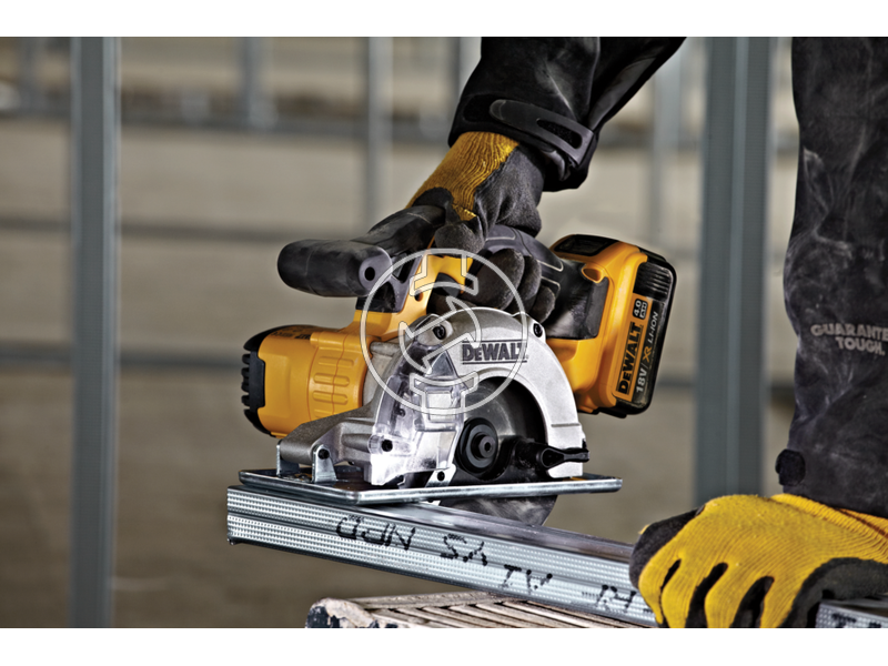 DCS373N dewalt_dcs373n_akkus_180v_os_xr_li_ion_femvago_korfu_2