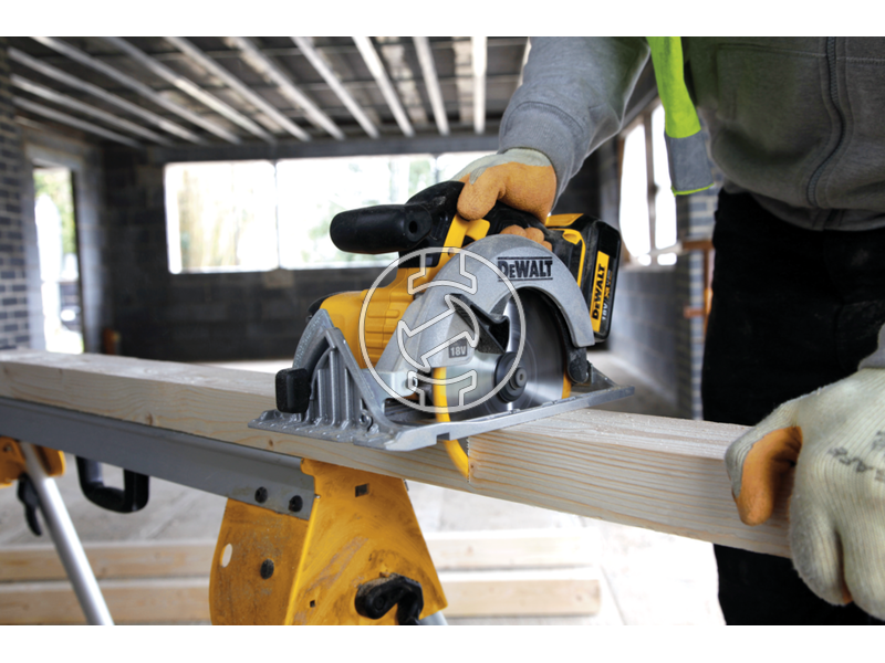 DCS391NT dewalt_dcs391nt_18v_xr_li_ion_165mm_korfuresz_tstakkoff_1