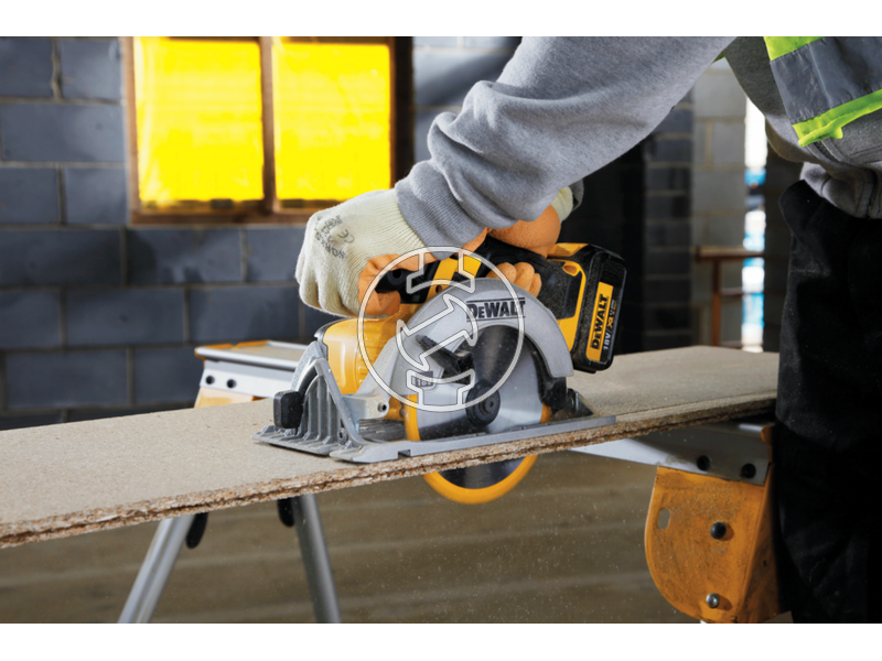 DCS391NT dewalt_dcs391nt_18v_xr_li_ion_165mm_korfuresz_tstakkoff_2