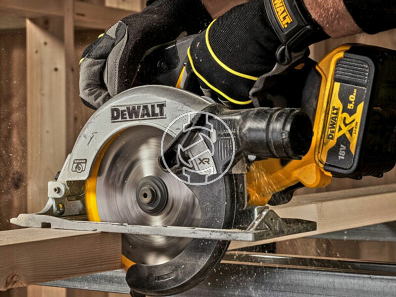 DeWalt DCS565P2-QW akkus körfűrész