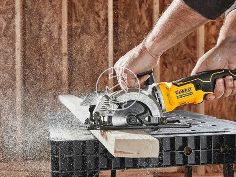 DeWalt DCS571N-XJ akkus körfűrész