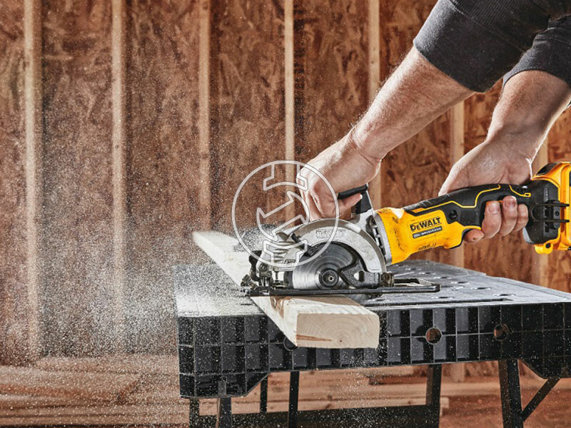 DeWalt DCS571P2-QW akkus körfűrész