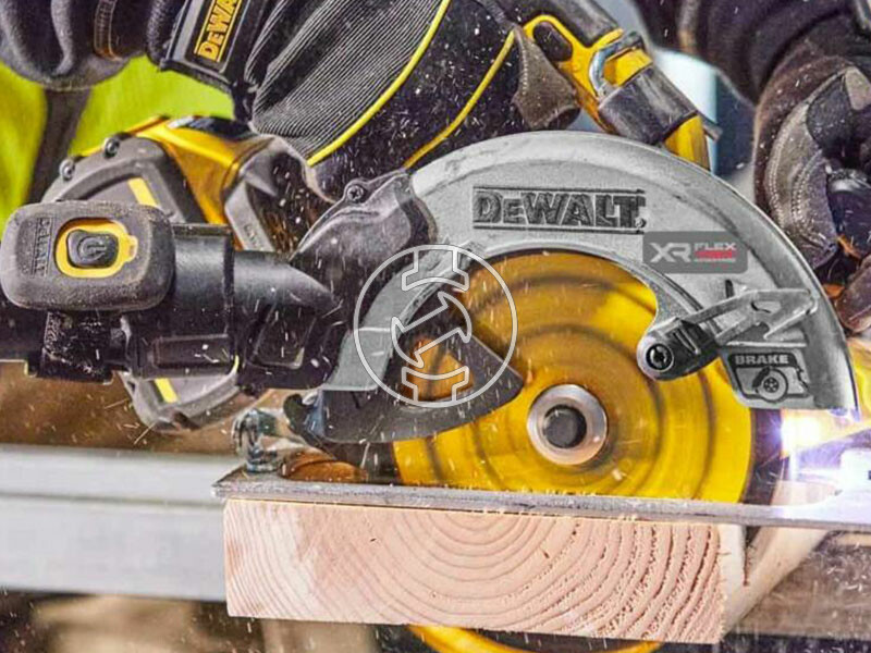 DeWalt DCS573NT-XJ akkus körfűrész