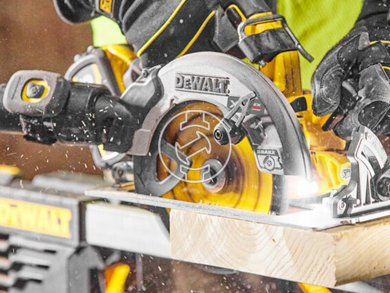 DeWalt DCS573T1-QW akkus körfűrész