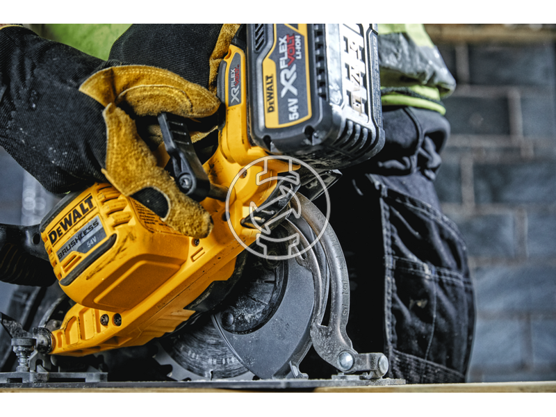 DCS575NT dewalt_dcs575nt_54v_xr_flexvolt_korfuresz_tstakkofferben_4