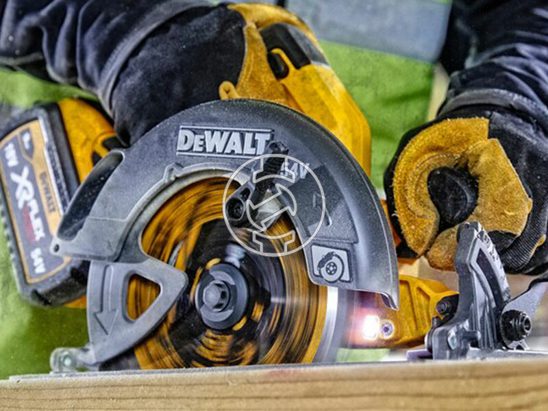 DeWalt DCS578N-XJ akkus körfűrész
