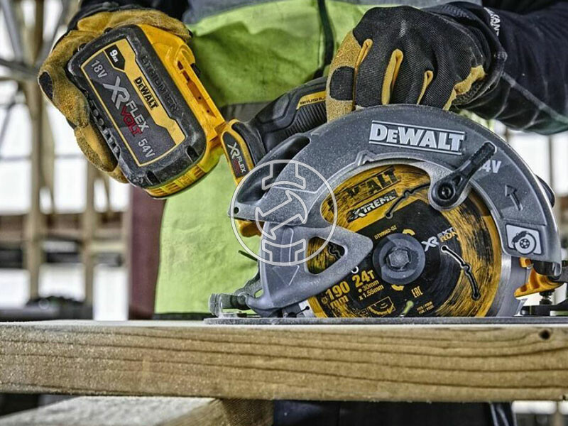 DeWalt DCS579N-XJ akkus körfűrész