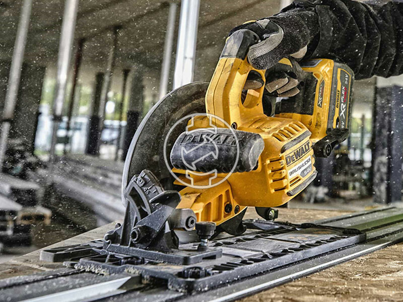 DeWalt DCS579NT-XJ akkus körfűrész