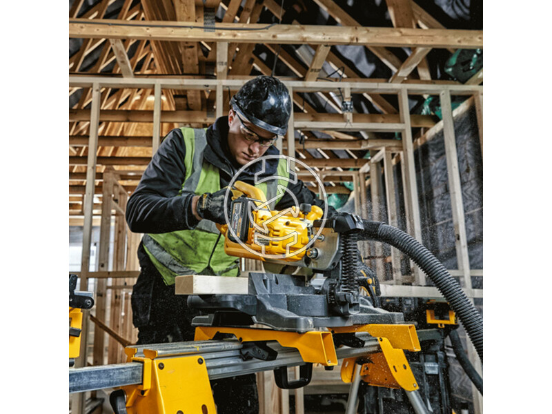 DCS777T2 dewalt_dcs777t2_54v_flexvolt_216mm_gerfuresz_keszletben_3