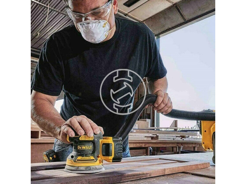 DCW210N dewalt_dcw210n_xj_18v_xr_kefe_nelkuli_excenter_csiszolo_alapgep_4