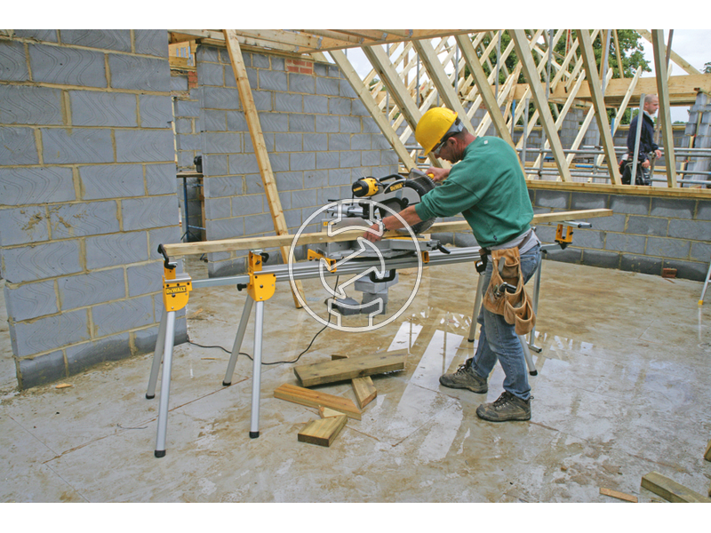 DE7023 dewalt_de7023_univerzalis_gerfuresz_allvany_2