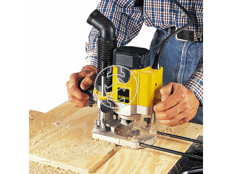 DW622K dewalt_dw622k_1400_w_os_kozepes_felsomarogep_2