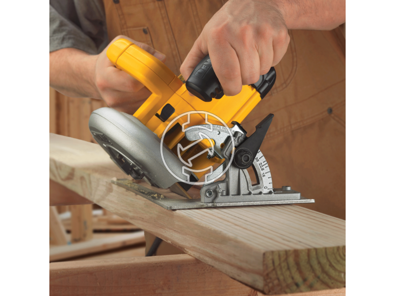 DWE575K dewalt_dwe575k_korfuresz_1600w_67mm_vagasmelyseg_kof_1