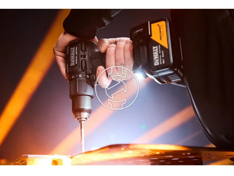 Kép: DEWALT X MCLAREN 18V XR COMBI DRILL VALUE ADDED KIT - WITH 2X 5AH BATTERY CHARGER 32PC BIT SET 5M TOUGHSERIES TAPE AND TSTAK MID KITBOX. BASED OFF OF THE DCZ100P2T BUT WITH DCD86M_14.webp