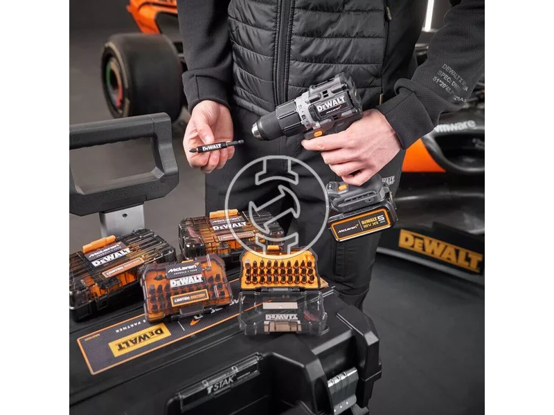 DEWALT X MCLAREN 18V XR SZÉNKEFE NÉLKÜLI ÜTVEFÚRÓ-CSAVAROZÓ + 1x 4Ah akkumulátor + DCB1104 4A töltő, TSTAK kompatibilis dobozban