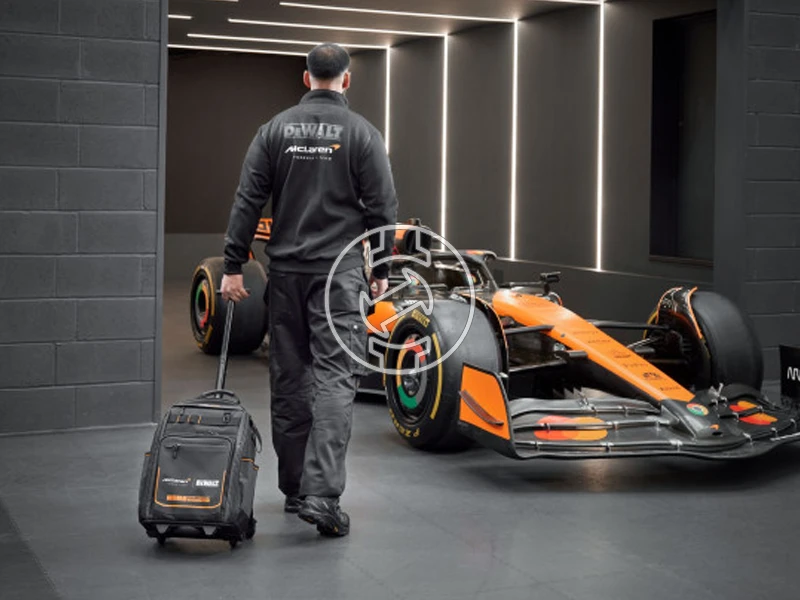 DeWalt McLaren szerszámos hátizsák kerekekkel és fogantyúval