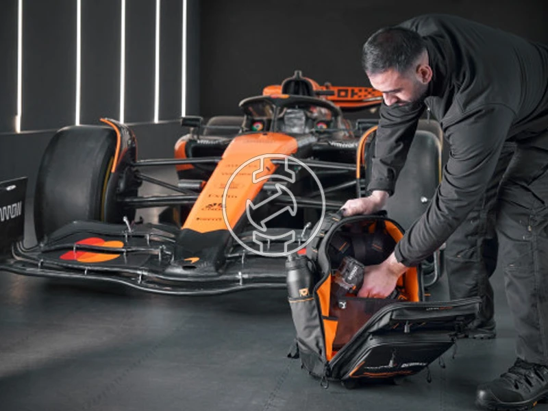 DeWalt McLaren szerszámos hátizsák kerekekkel és fogantyúval