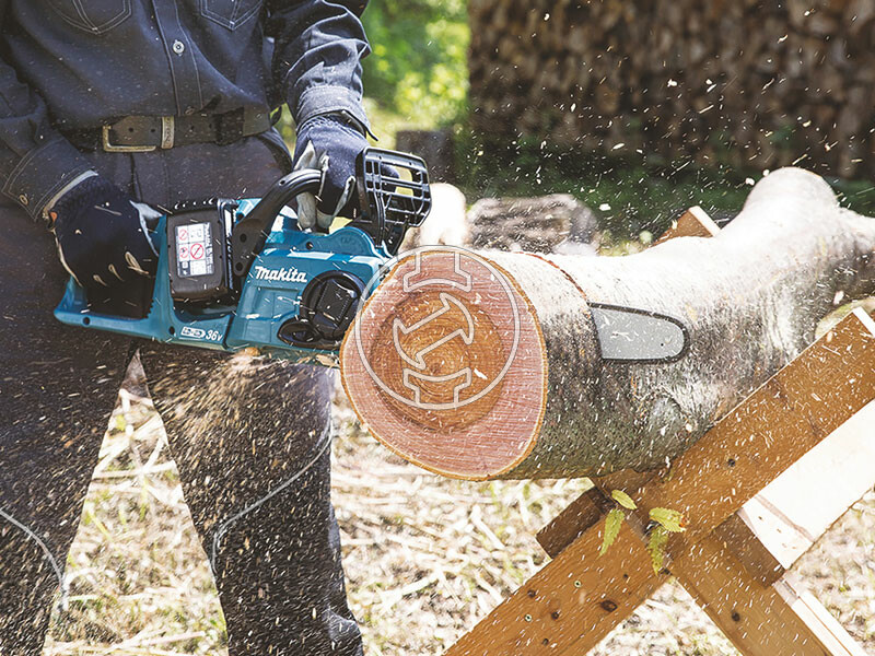 Makita DUC353Z akkus láncfűrész akku és töltő nélkül