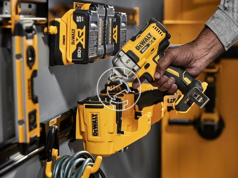 DeWalt fali tartó szerszámokhoz