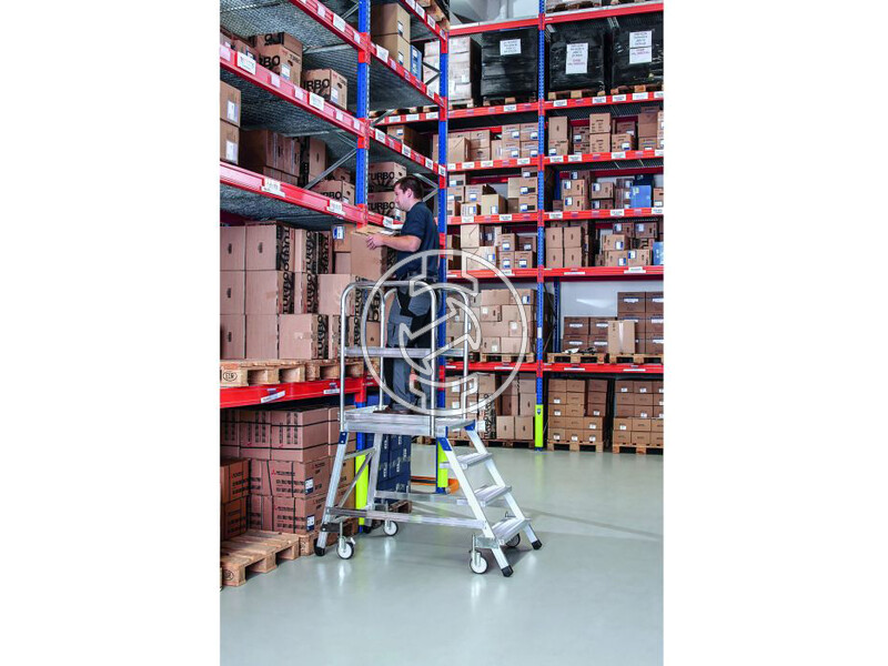 41976 egy_oldalon_jarhato_gurulos_dobogos_lepcso_konnyufem_lepcsofokokkal_es_dobogoval_1