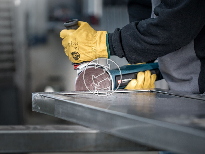 EXPERT Tépőzáras csiszolófilc korong rozsdamentes acélhoz és színes fémhez, 125 mm, közepes, SiC