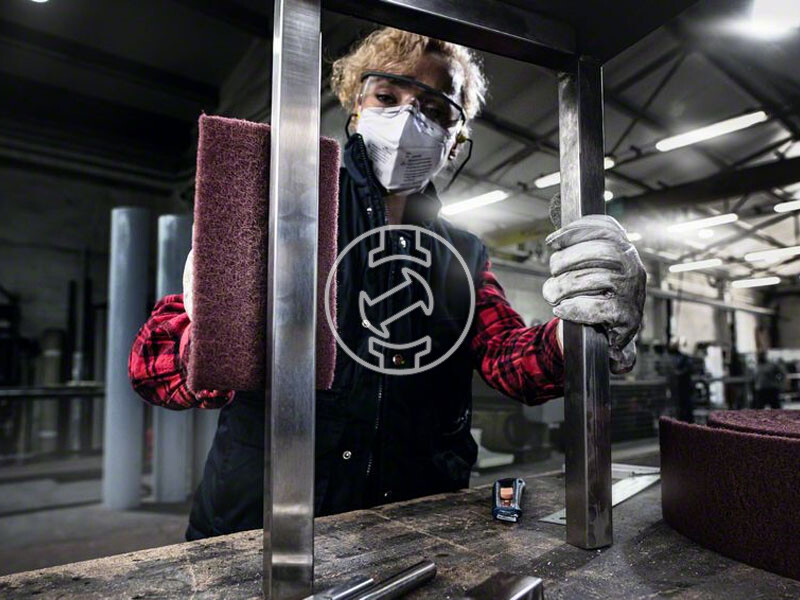 EXPERT Csiszolófilc tekercs rozsdamentes acélhoz és színes fémhez, 150 x 10000 mm, közepes, SiC