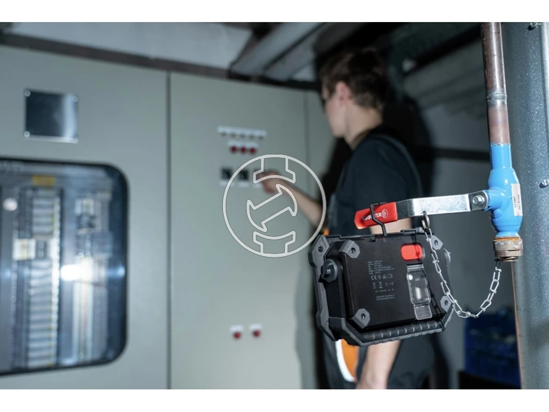 Ansmann FL2500R hordozható akkus LED reflektor 3,7 V, 2800 lm, COB LED