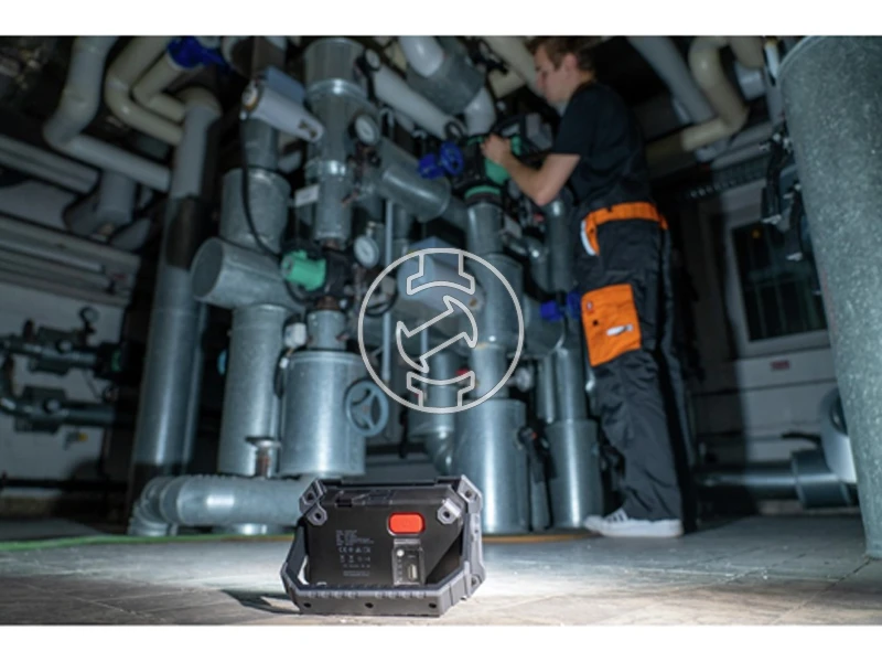 Ansmann FL2500R hordozható akkus LED reflektor 3,7 V, 2800 lm, COB LED