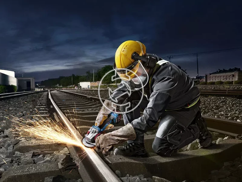 Bosch GWS 18V-11 S akkus sarokcsiszoló 2x5Ah, GAL 1880, L-Boxx