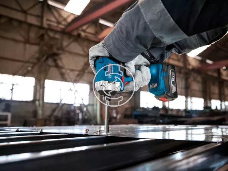 Bosch GDR 18V-215 akkus ütvecsavarozó bitbefogással 2x4Ah, GAL 18V-40, L-Boxx