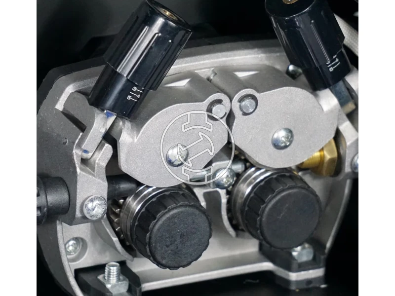 Panelectrode ZEUS 200 LCD-SYN (4x4) fogyóelektródás védőgázas inverteres hegesztő