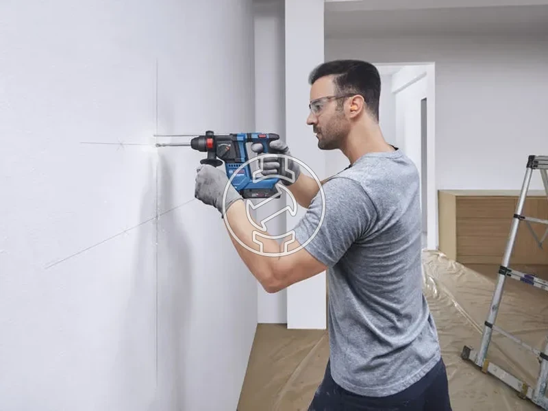 Kép: GBH 18V-18 Akkus furokalapacs 2x40Ah akkuval es GAL 18V-20 toltovel kartondobozban.webp