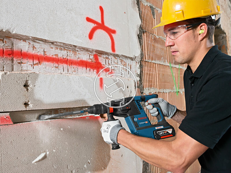 Bosch GBH 18V-26 + GDX 18V-200 C + GWS 18V-10 akkus fúrókalapács