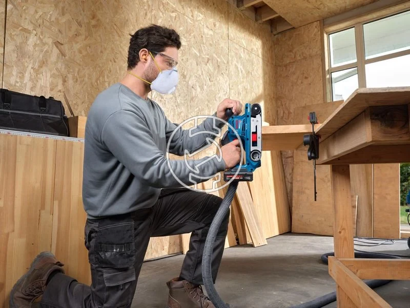 Kép: GBS18V-75 akkus szalagcsiszolo akku es tolto nelkul kartondobozban.webp