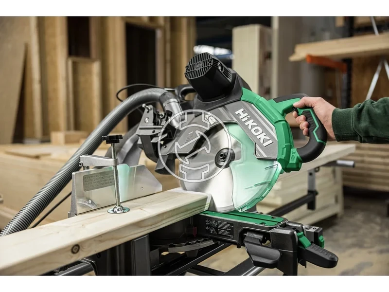 Kép: Gervago furesz 1.520 W 305 mm 107x312 mm 4.000min 255 kg Lezer vonalvezetes.webp