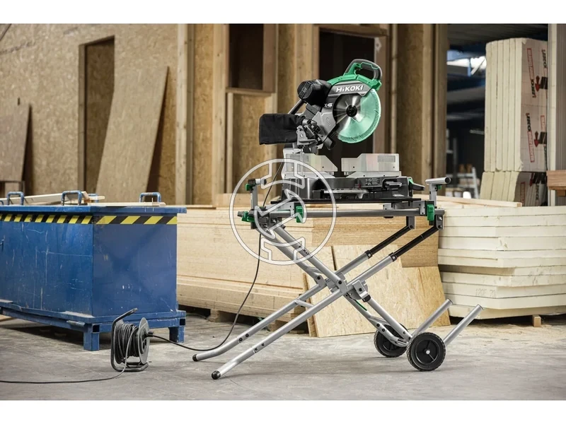 Kép: Gervago furesz 1.520 W 305 mm 107x312 mm 4.000min 255 kg Lezer vonalvezetes.webp