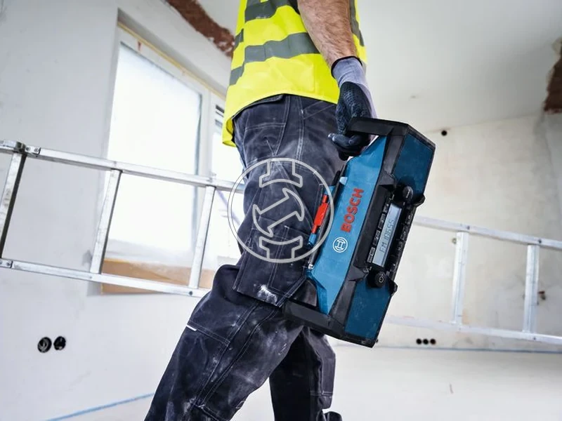 Kép: GPB18V-3C Akkus radio akku es tolto nelkul kartondobozban.webp