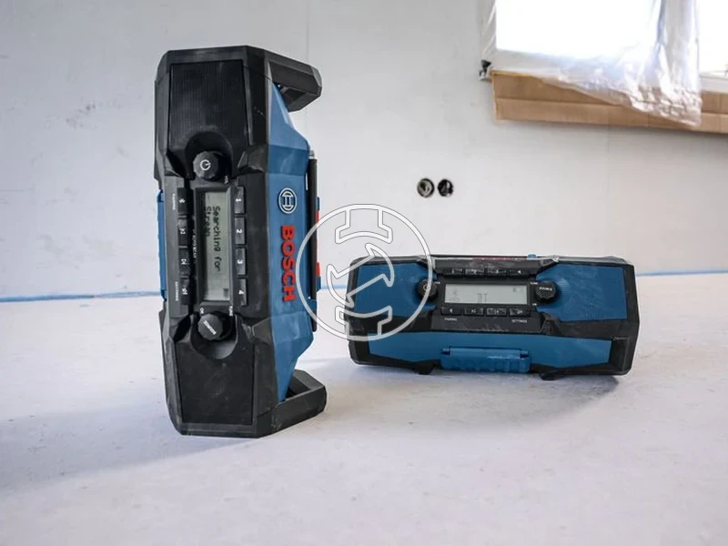 Kép: GPB18V-3C Akkus radio akku es tolto nelkul kartondobozban.webp