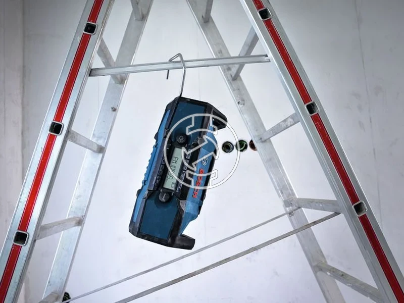 Kép: GPB18V-3C Akkus radio akku es tolto nelkul kartondobozban.webp