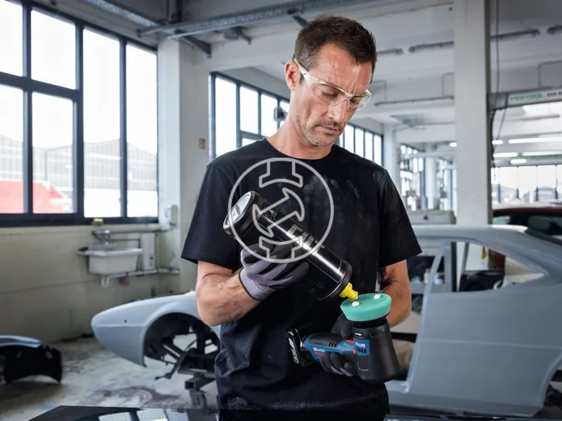 Kép: GPO 12V-77 Akkus Polirozo akku es tolto nelkul kartondobozban.webp