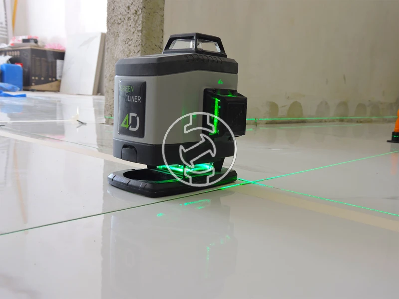 Green Liner 4D vonallézer kofferben, konzollal, távirányítóval, XL álvánnyal