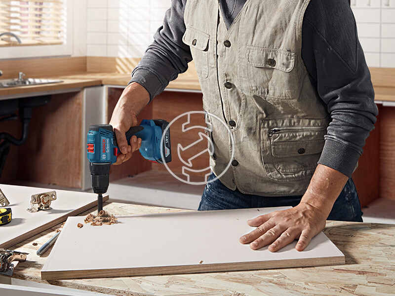 GSR 185-LI Akkus fúrócsavarozó 1 x GBA 18V 2.0 Ah akkuval, GAL 18V-20 töltővel szerszámkofferben