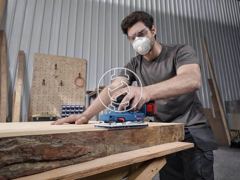 Kép: GSS18V-18 akkus rezgocsiszolo akku es tolto nelkul kartondobozban.webp