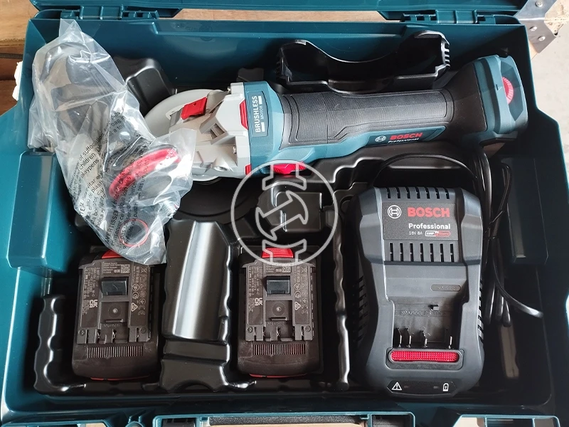 Bosch GWS 18V-11 S akkus sarokcsiszoló 18 V | 125 mm | 3000 - 9000 RPM | Szénkefementes | 2 x 5 Ah akku + töltő | L-Boxx-ban