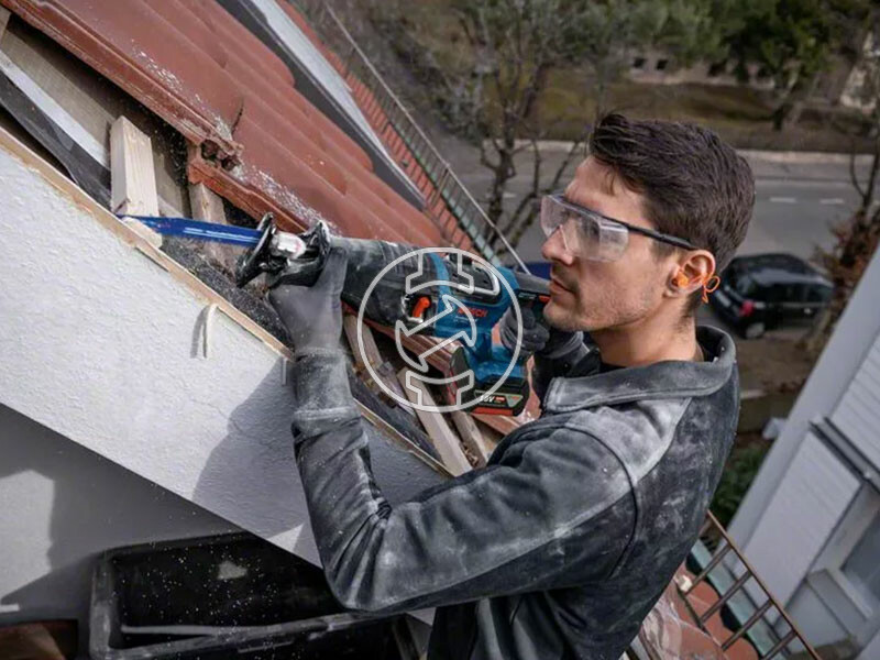 Bosch GSA 185-LI akkus orrfűrész kartonban (akku és töltő nélkül)