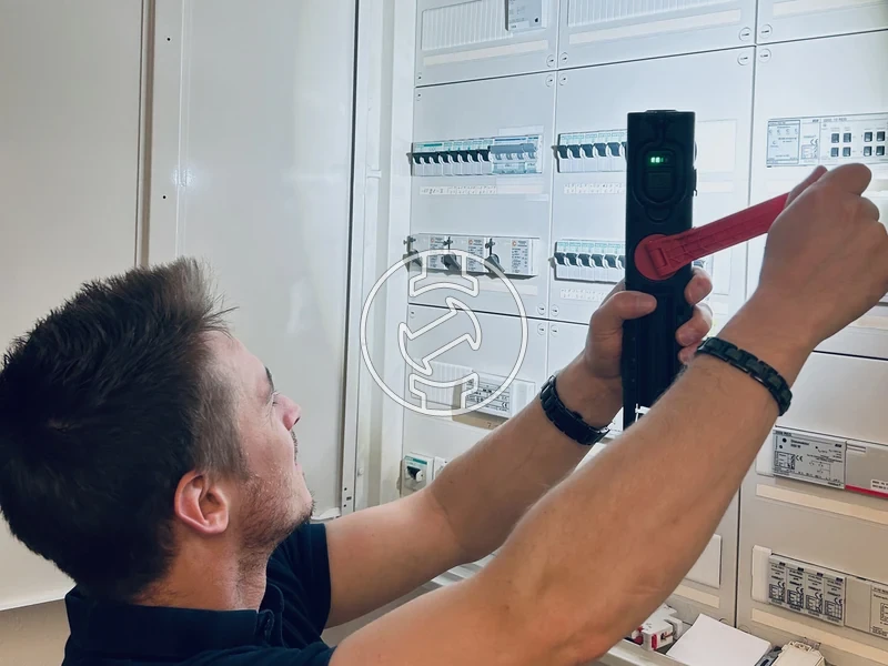 Kép: HL 600 AD akkus kezilampa dinamoval 600180 lm.webp